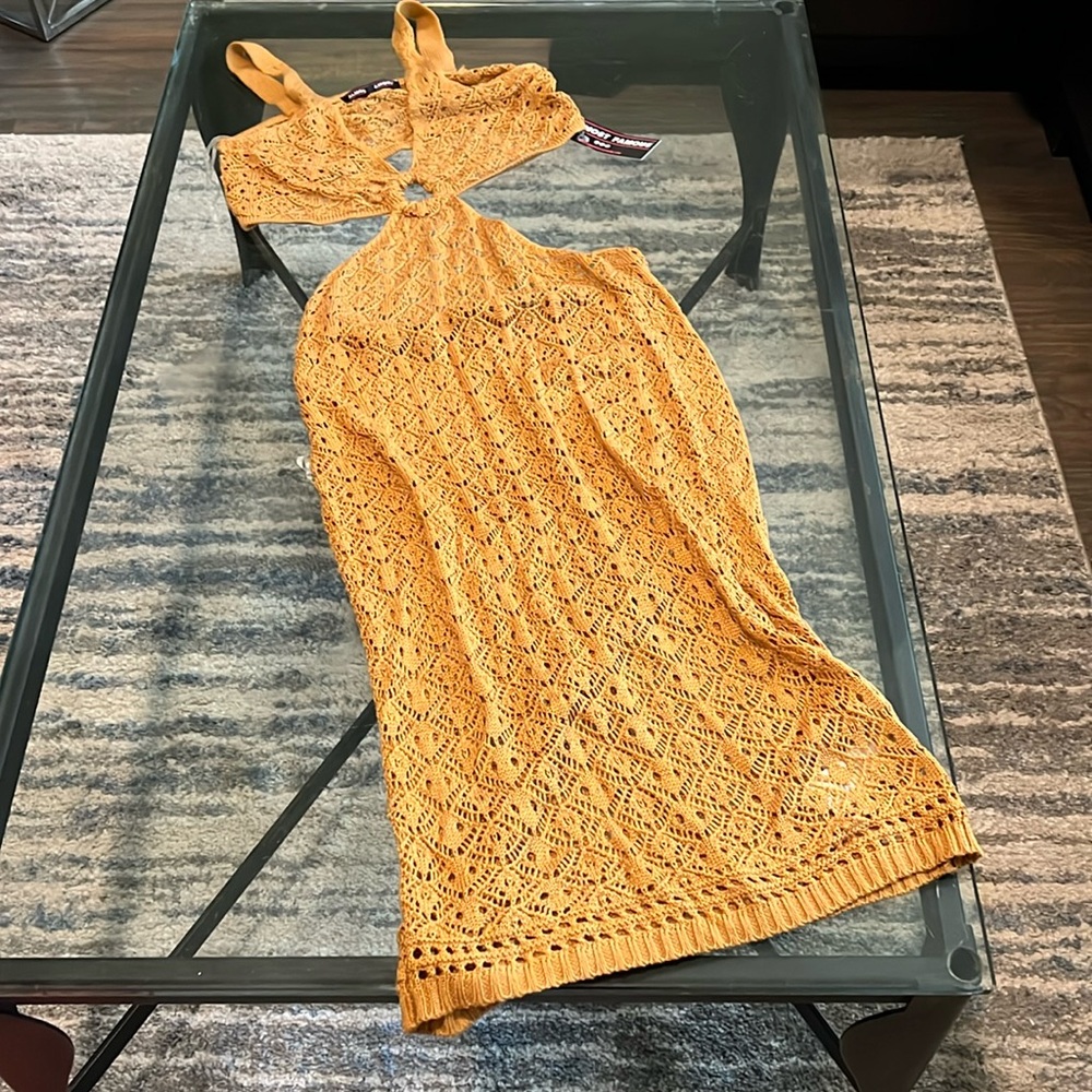 Almost famous dress opened up in the back. Size large. New still with tags